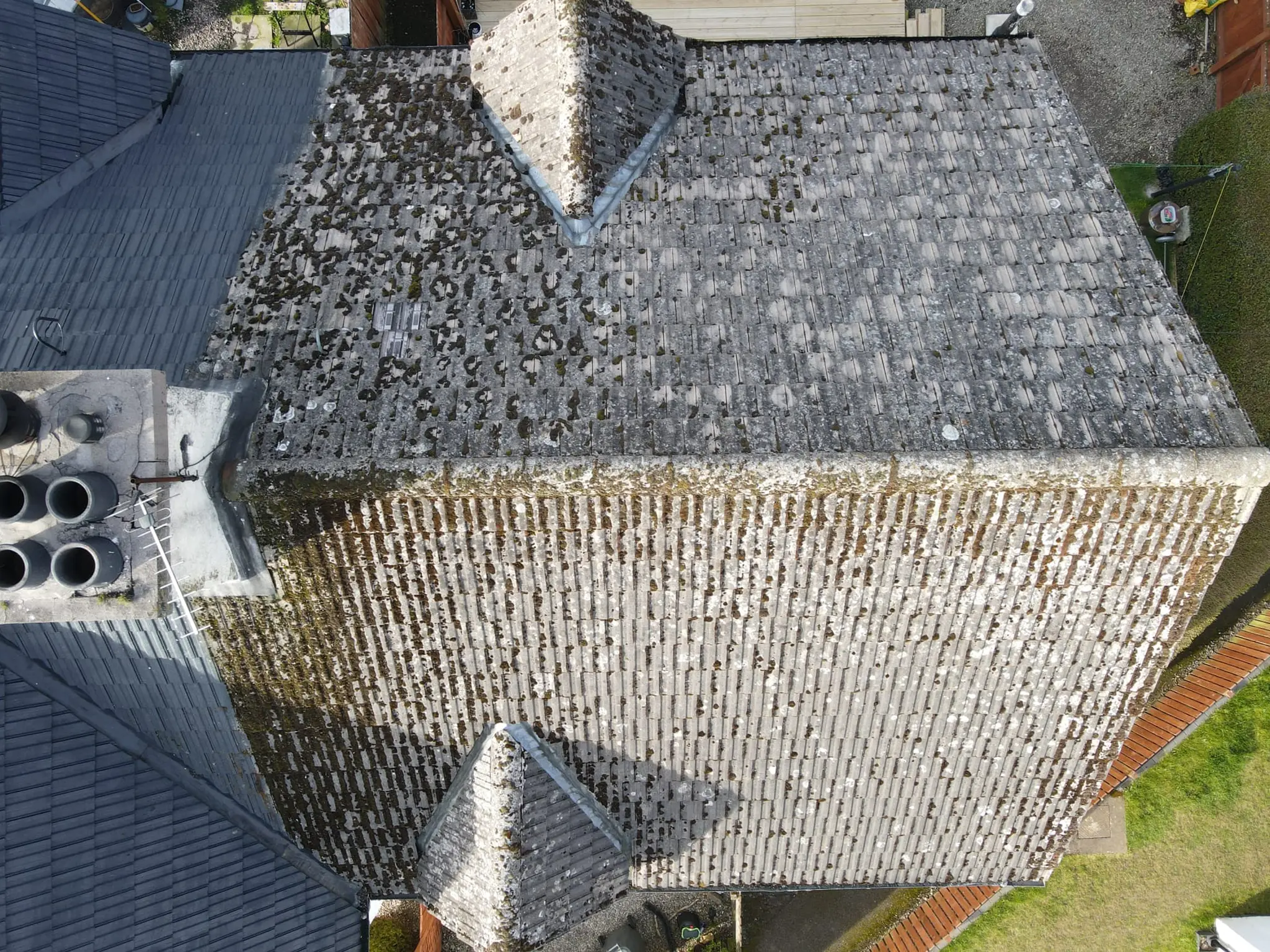 Roof-cleaning-in-Angus